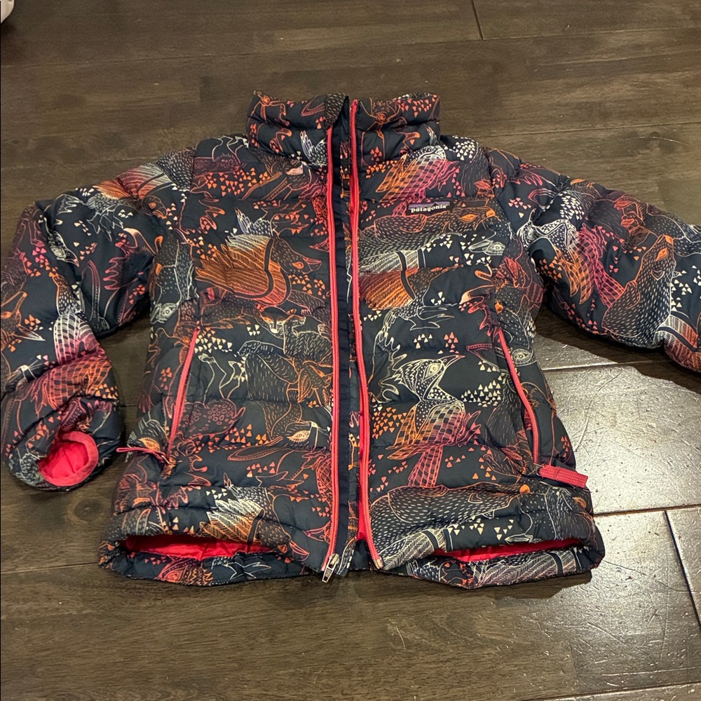 Patagonia girls 7/8 Puffer Jacket - Navy and Pink **small hole near wrist**